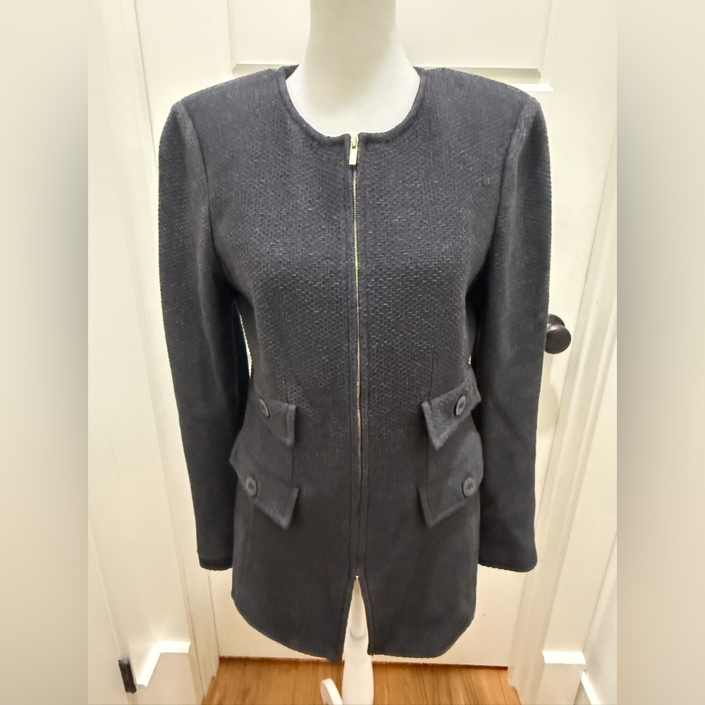 St. John Boutique. Zip-Up Suit Jacket. Black. Size 6.